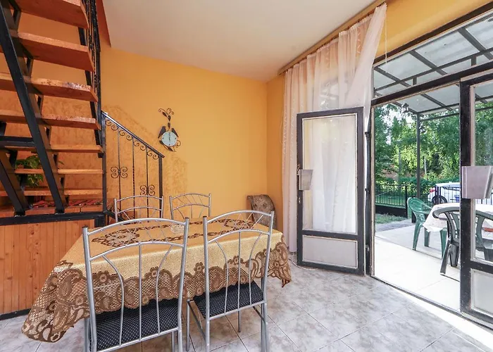 בית נופש Petunia 2 By Interhome *